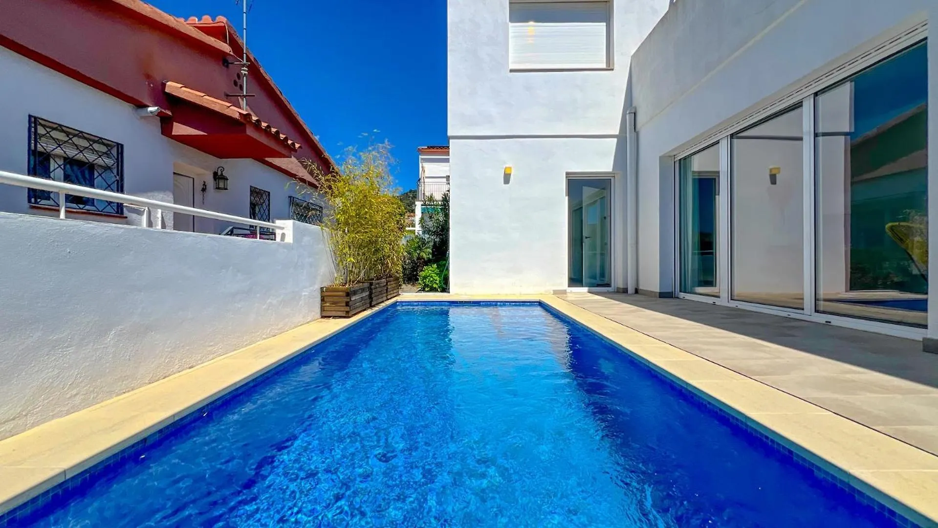 Vivalidays Greco House - Pineda De Mar contacts